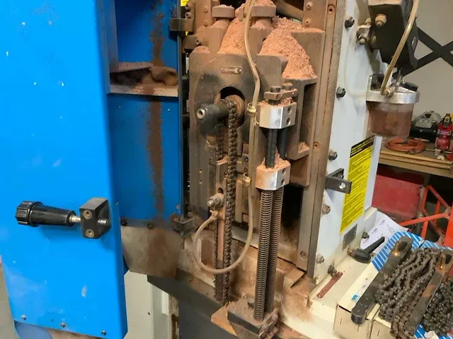 Kettingfreesmachine - afbeelding 6 van  8