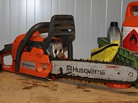 Kettingzaag husqvarna type 435 incl. veiligheidshelm en diverse oliën. - afbeelding 2 van  3