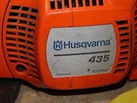 Kettingzaag husqvarna type 435 incl. veiligheidshelm en diverse oliën. - afbeelding 3 van  3