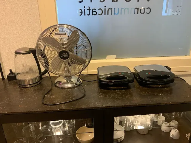 Keuken dressoirkast met inhoud - afbeelding 3 van  7