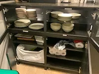 Keuken dressoirkast met inhoud - afbeelding 5 van  7