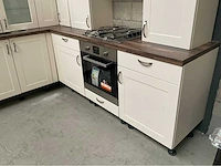 Keuken hoekopstelling met apparatuur - afbeelding 2 van  14
