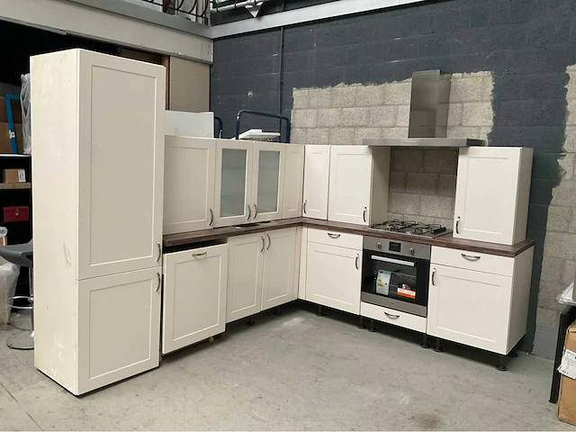 Keuken hoekopstelling met apparatuur - afbeelding 3 van  14