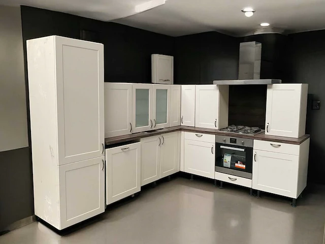 Keuken hoekopstelling met apparatuur - afbeelding 1 van  14
