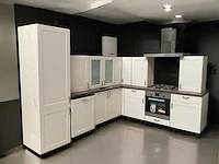 Keuken hoekopstelling met apparatuur