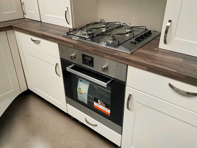 Keuken hoekopstelling met apparatuur - afbeelding 7 van  14