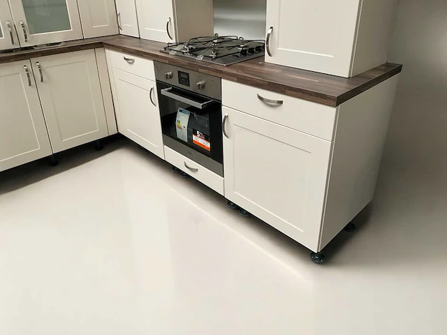Keuken hoekopstelling met apparatuur - afbeelding 9 van  14