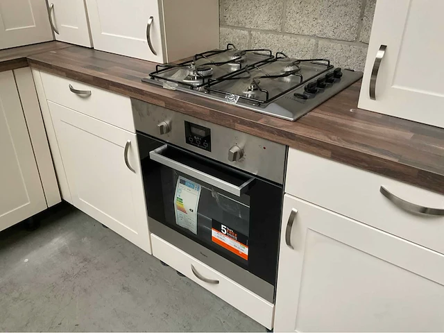 Keuken hoekopstelling met apparatuur - afbeelding 10 van  14