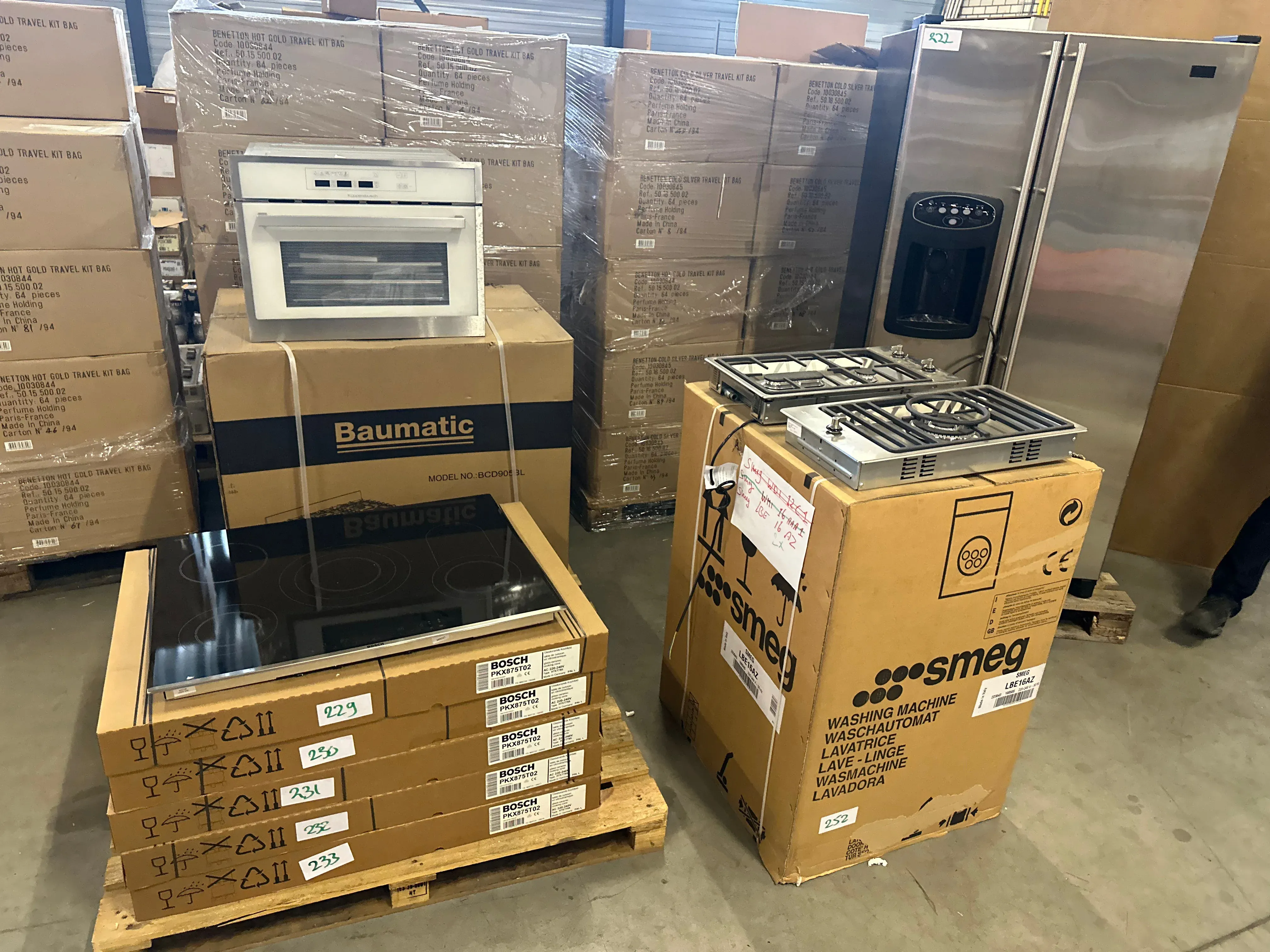 Keukenapparatuur en toebehoren van o.a bosch, smeg en küppersbusch