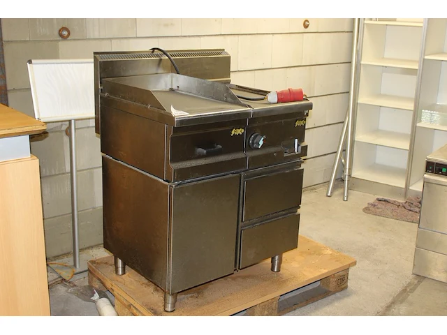 Keukenmeubel met grilplaat, 3 lades en kast, 380 volt. afmeting 80 x 66 x 110 cm. - afbeelding 1 van  2