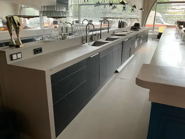 Keukenopstelling met bar - afbeelding 2 van  29