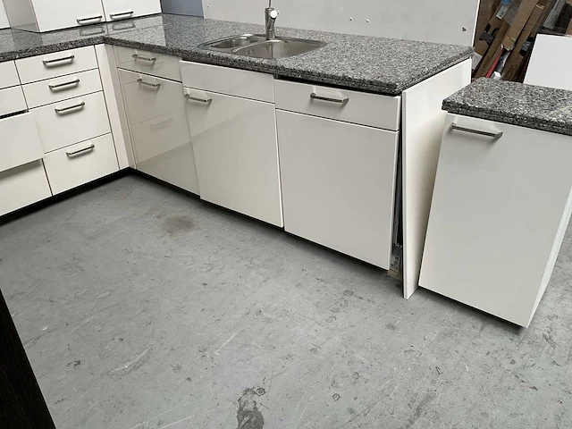Keukenopstelling met granieten blad - afbeelding 4 van  21