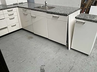 Keukenopstelling met granieten blad - afbeelding 4 van  21