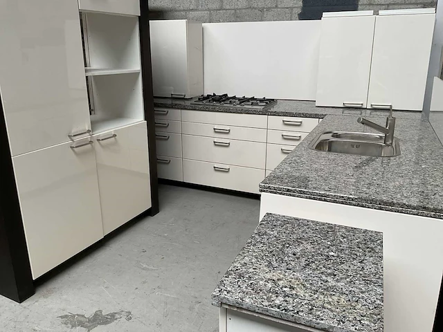Keukenopstelling met granieten blad - afbeelding 5 van  21