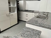 Keukenopstelling met granieten blad - afbeelding 12 van  21