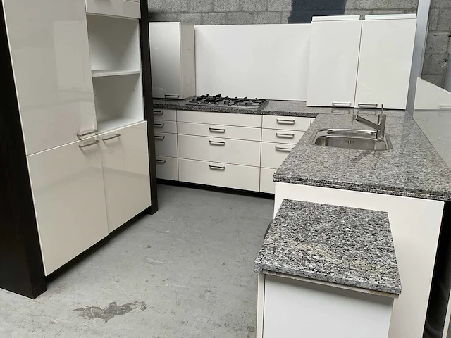 Keukenopstelling met granieten blad - afbeelding 15 van  21