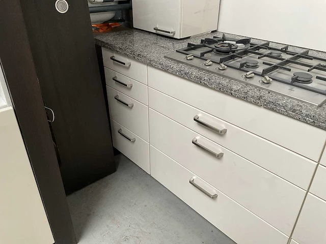 Keukenopstelling met granieten blad - afbeelding 18 van  21