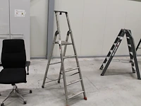 Keukentrap met 4 treden en bordes. - afbeelding 1 van  2
