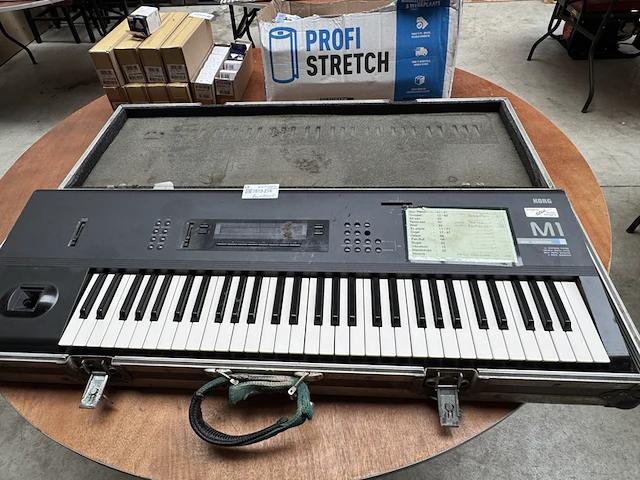 Keyboard met flightcase korg, m1 - afbeelding 2 van  6