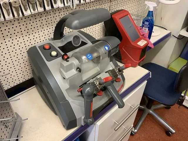Keyline carat quattro sleutelfreesmachine - afbeelding 2 van  4