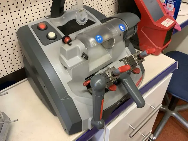 Keyline carat quattro sleutelfreesmachine - afbeelding 3 van  4