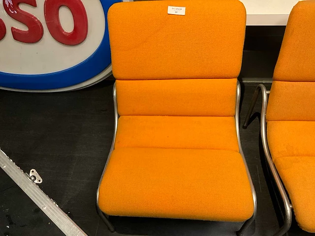 Kho liang wachtkamer stoel originele oranje stof (3x) - afbeelding 1 van  4