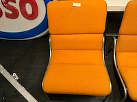 Kho liang wachtkamer stoel originele oranje stof (3x) - afbeelding 1 van  4