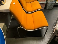 Kho liang wachtkamer stoel originele oranje stof (3x) - afbeelding 3 van  4