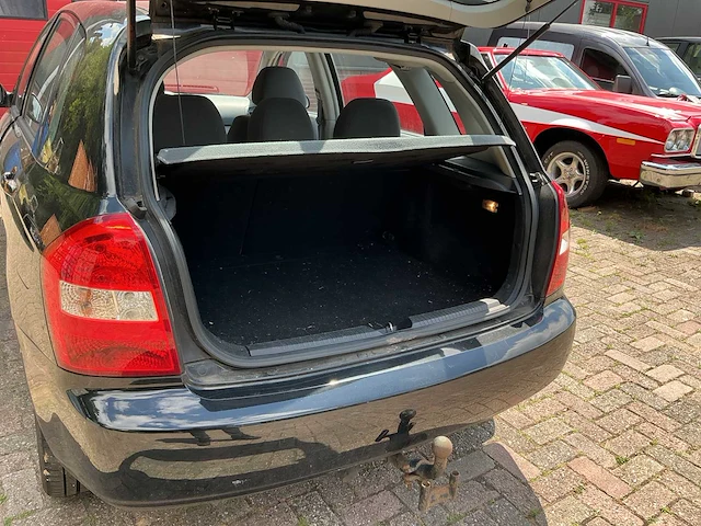 Kia - 2005 - cerato - 2.0-16v sport - personenauto - afbeelding 3 van  11