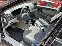 Kia - 2005 - cerato - 2.0-16v sport - personenauto - afbeelding 8 van  11