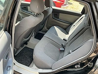 Kia - 2005 - cerato - 2.0-16v sport - personenauto - afbeelding 10 van  11