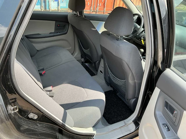 Kia - 2005 - cerato - 2.0-16v sport - personenauto - afbeelding 11 van  11