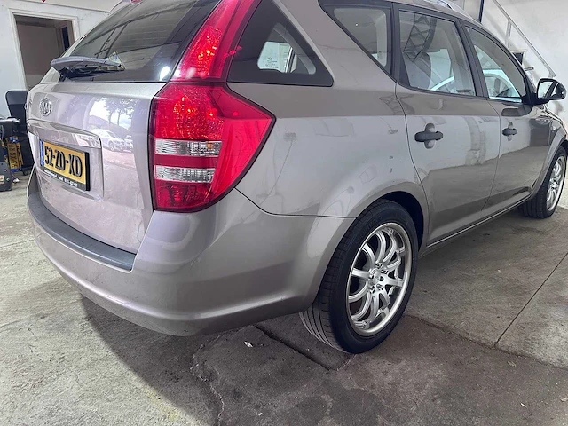 Kia - cee'd sporty wagon - 1.6 x-tra - 52-zd-xd - afbeelding 12 van  16