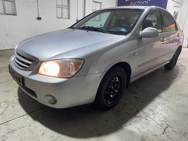 Kia - cerato - 1.6-16v lx - 17-rz-dr - afbeelding 1 van  18