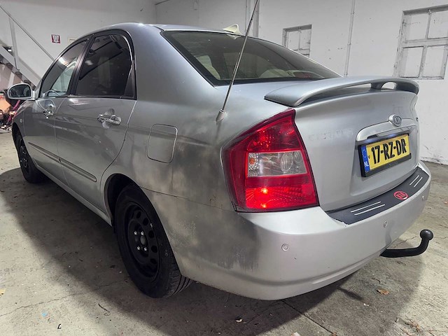 Kia - cerato - 1.6-16v lx - 17-rz-dr - afbeelding 12 van  18