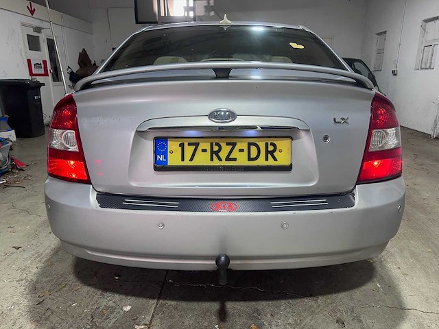 Kia - cerato - 1.6-16v lx - 17-rz-dr - afbeelding 13 van  18