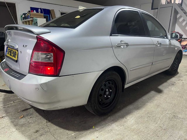 Kia - cerato - 1.6-16v lx - 17-rz-dr - afbeelding 14 van  18