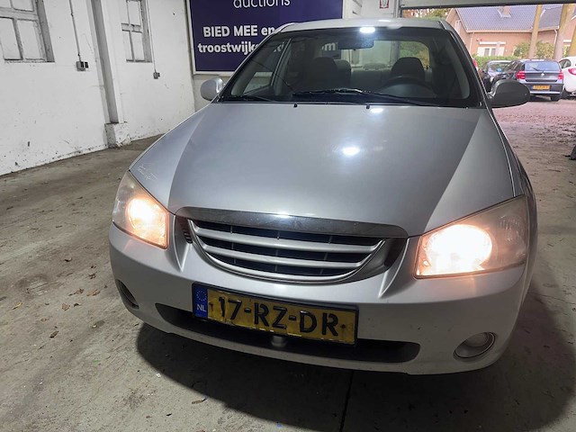 Kia - cerato - 1.6-16v lx - 17-rz-dr - afbeelding 16 van  18