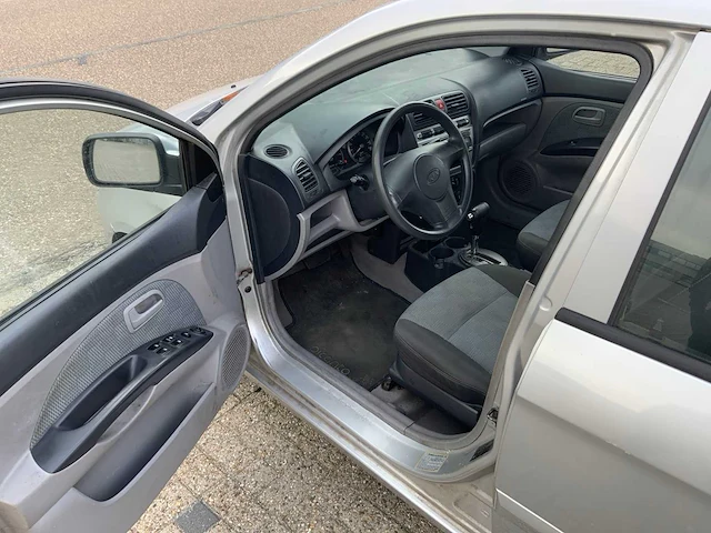 Kia - picanto automaat - car - 2006 - afbeelding 9 van  24