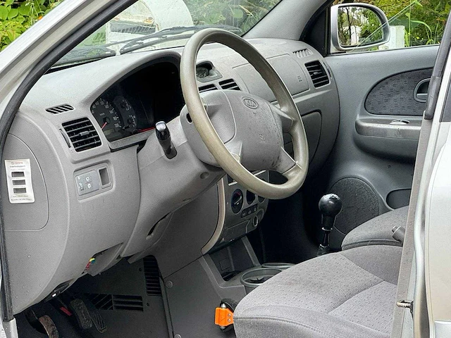 Kia - rio - 1.5 ls ice - 80-pz-dr - 2005 - afbeelding 8 van  10
