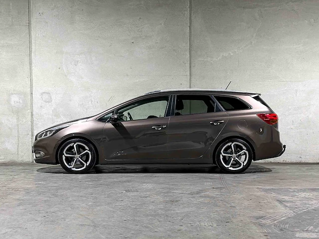 Kia cee'd sportswagon 1.6 gdi businessline 135pk 2014, 5-trk-97 - afbeelding 10 van  66