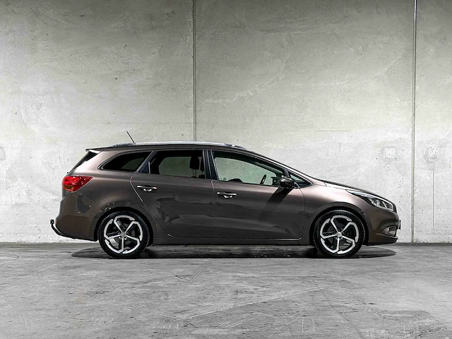 Kia cee'd sportswagon 1.6 gdi businessline 135pk 2014, 5-trk-97 - afbeelding 2 van  66
