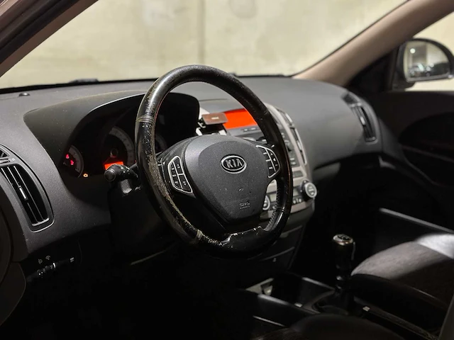 Kia cee'd sporty wagon 1.6 business edition 122pk 2008, 11-zd-rf youngtimer - afbeelding 8 van  37
