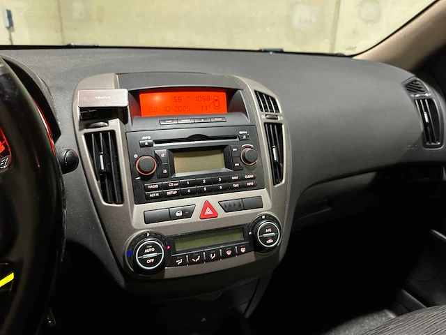 Kia cee'd sporty wagon 1.6 business edition 122pk 2008, 11-zd-rf youngtimer - afbeelding 18 van  37