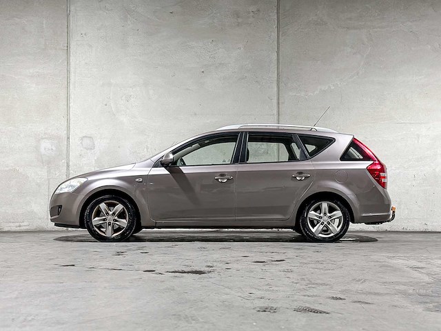 Kia cee'd sporty wagon 1.6 business edition 122pk 2008, 11-zd-rf youngtimer - afbeelding 7 van  37