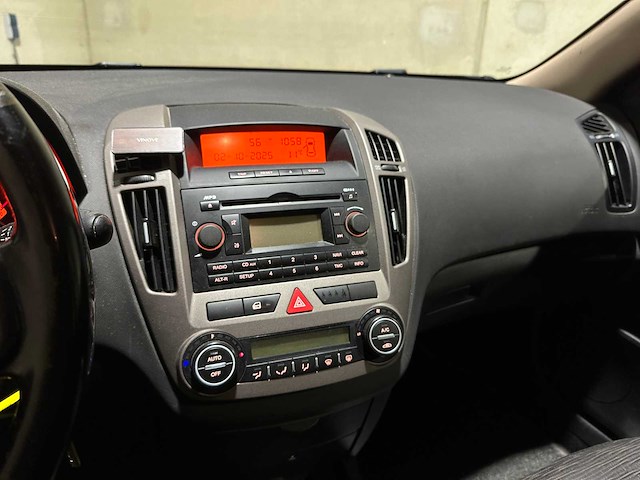 Kia cee'd sporty wagon 1.6 business edition 122pk 2008, 11-zd-rf youngtimer - afbeelding 18 van  37