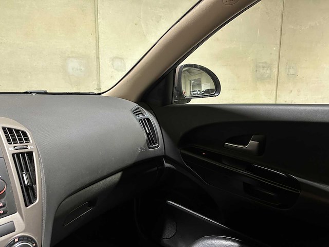 Kia cee'd sporty wagon 1.6 business edition 122pk 2008, 11-zd-rf youngtimer - afbeelding 19 van  37