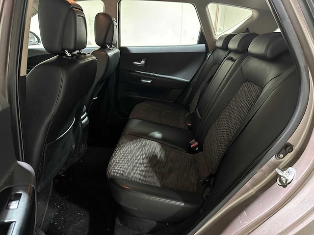 Kia cee'd sporty wagon 1.6 business edition 122pk 2008, 11-zd-rf youngtimer - afbeelding 24 van  37