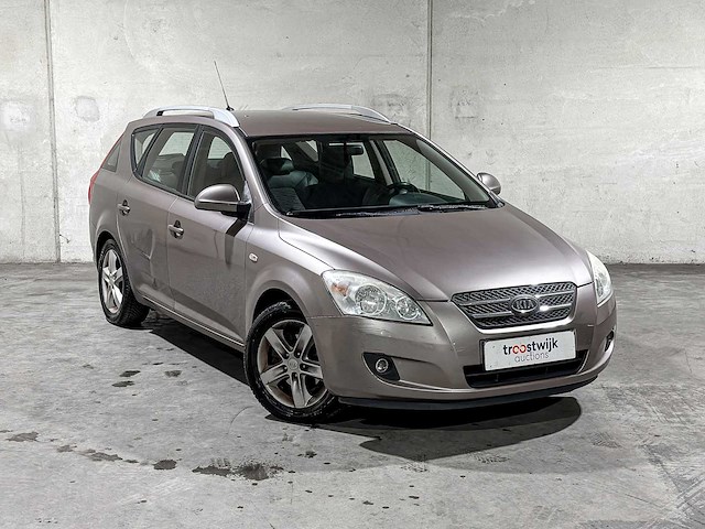 Kia cee'd sporty wagon 1.6 business edition 122pk 2008, 11-zd-rf youngtimer - afbeelding 35 van  37