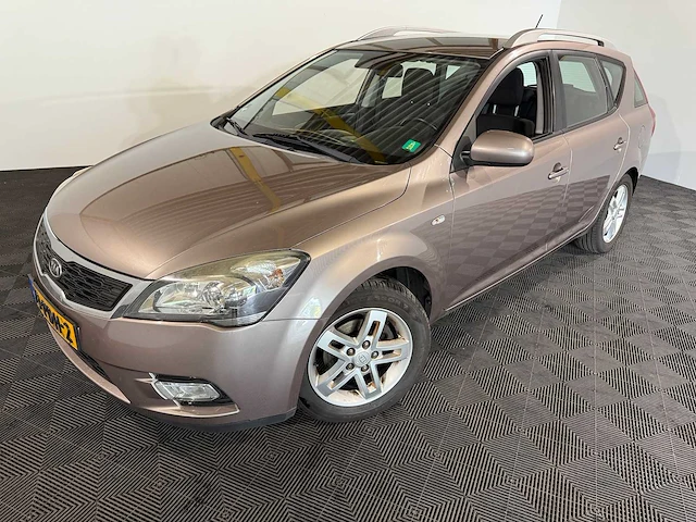 Kia cee'd sporty wagon 1.6 crdi x-ecutive, 73-pdh-2 - afbeelding 1 van  13